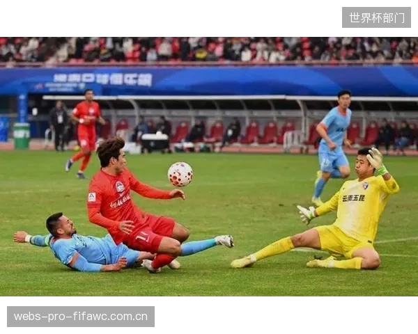 玉昆后防核心布尔克不仅防守稳健，其长传反击亦是球队重要战术。